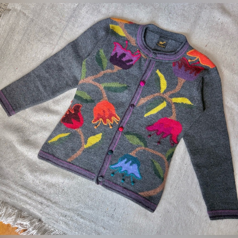 🦙🧶100% Peruvian Alpaca Floral Embroidered Button-Up Sweater Cardigan - Picture 3 of 13